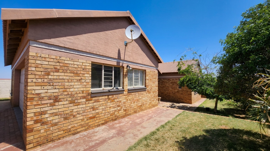 3 Bedroom Property for Sale in Wilkoppies North West